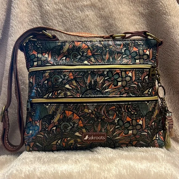 SAKROOTS Artist Circle City Crossbody - Picture 4 of 17